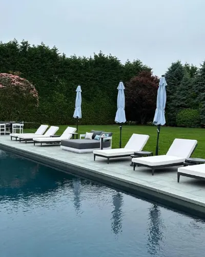 OUTDOOR LIVING